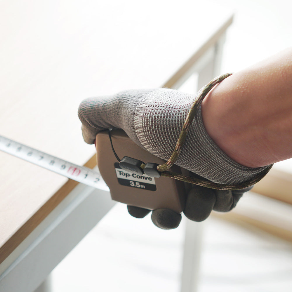 Made with same material as the parachute cord with internal core strands