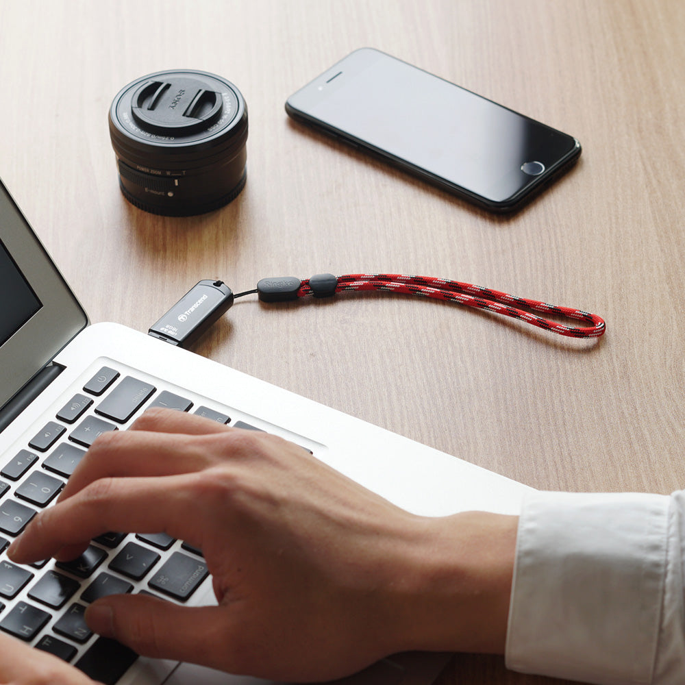 Made with same material as the parachute cord with internal core strands