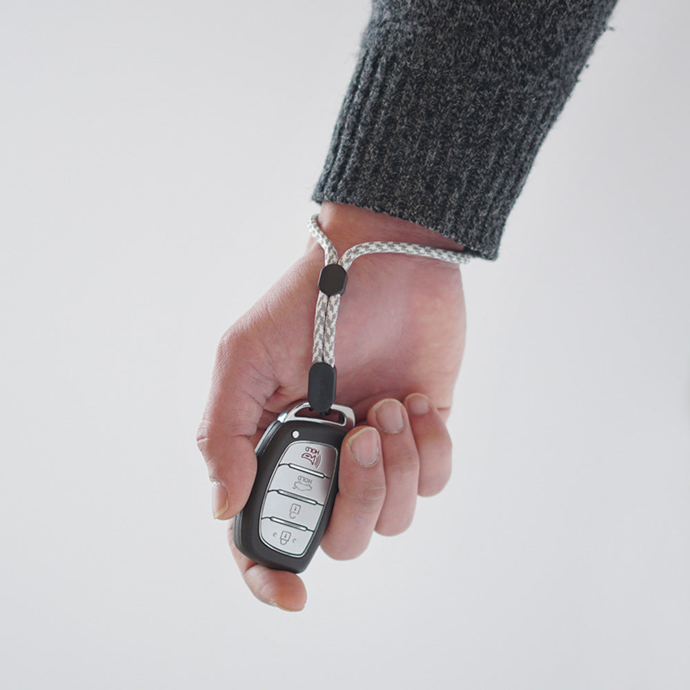 Made with same material as the parachute cord with internal core strands