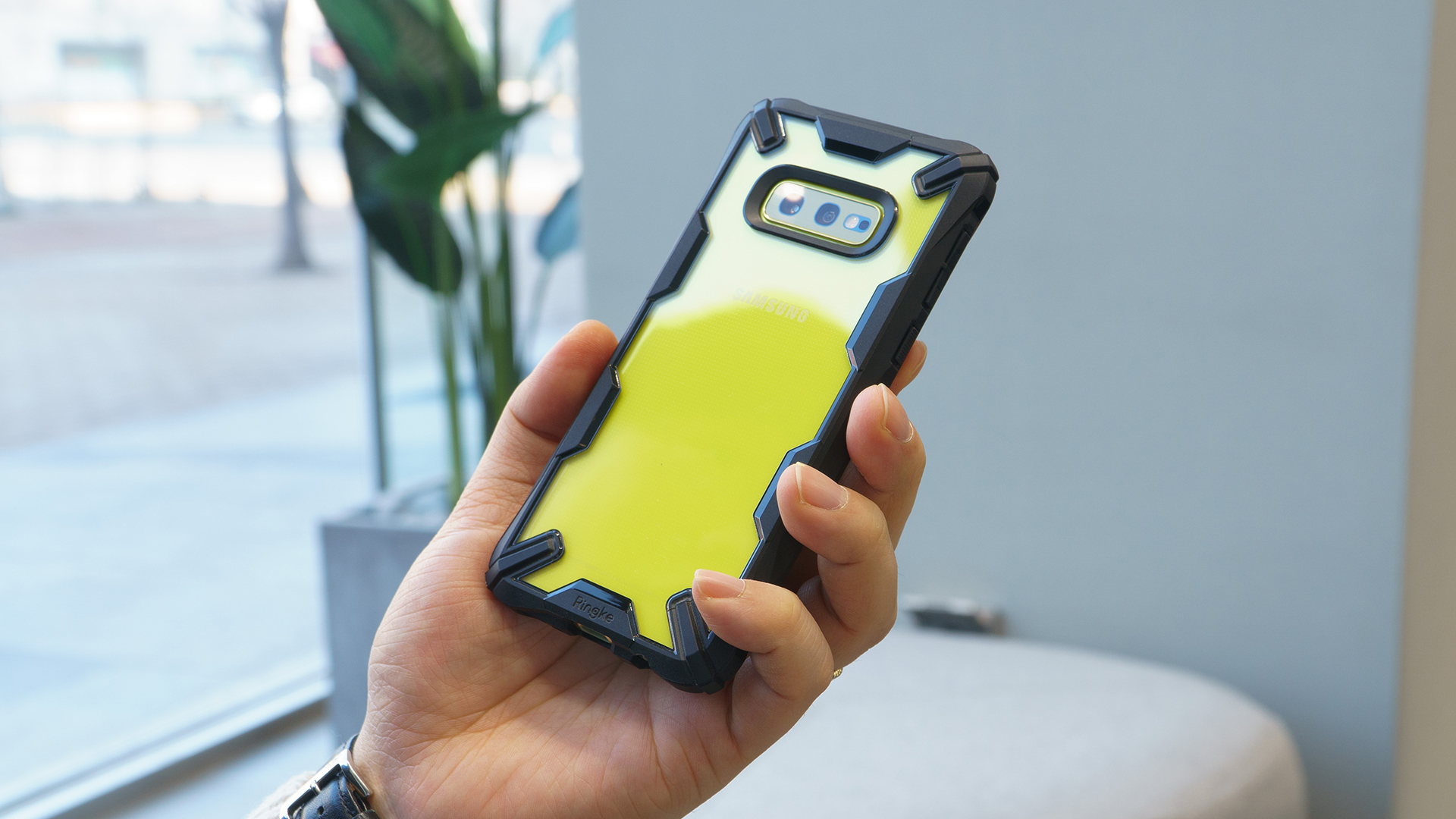 Galaxy S10e Cases
