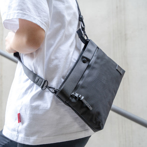ringke 2 way bag with smart device